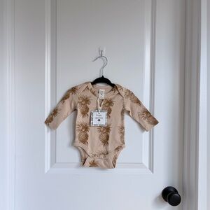 🍍Kate Quinn Neutral Pineapple Long Sleeve Bodysuit NWT